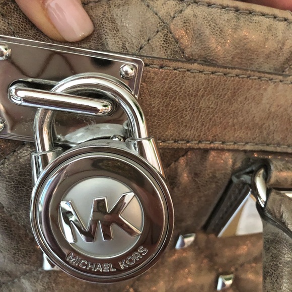 Michael Kors Hamilton Quilted Studs Large bag. - Picture 3 of 6